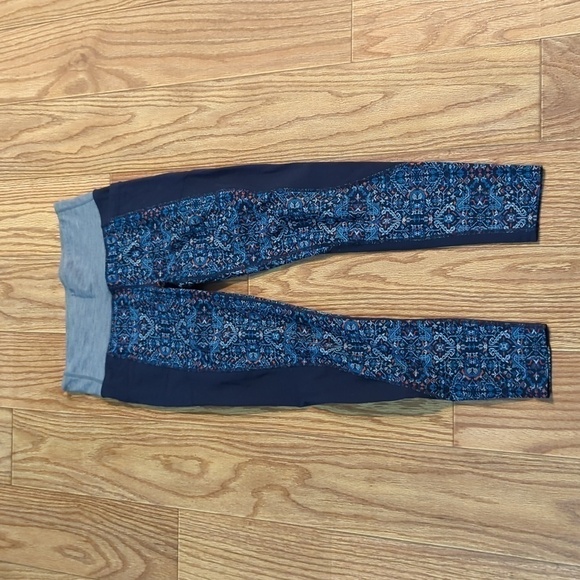 Athleta High Rise Tapestry Chaturanga patterned workout leggings with pockets, M - Picture 1 of 6